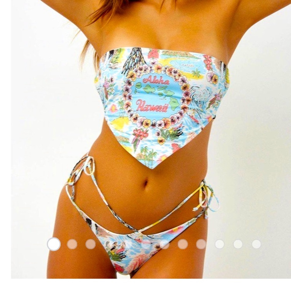 *looking for set* Frankie’s Bikini Aloha set